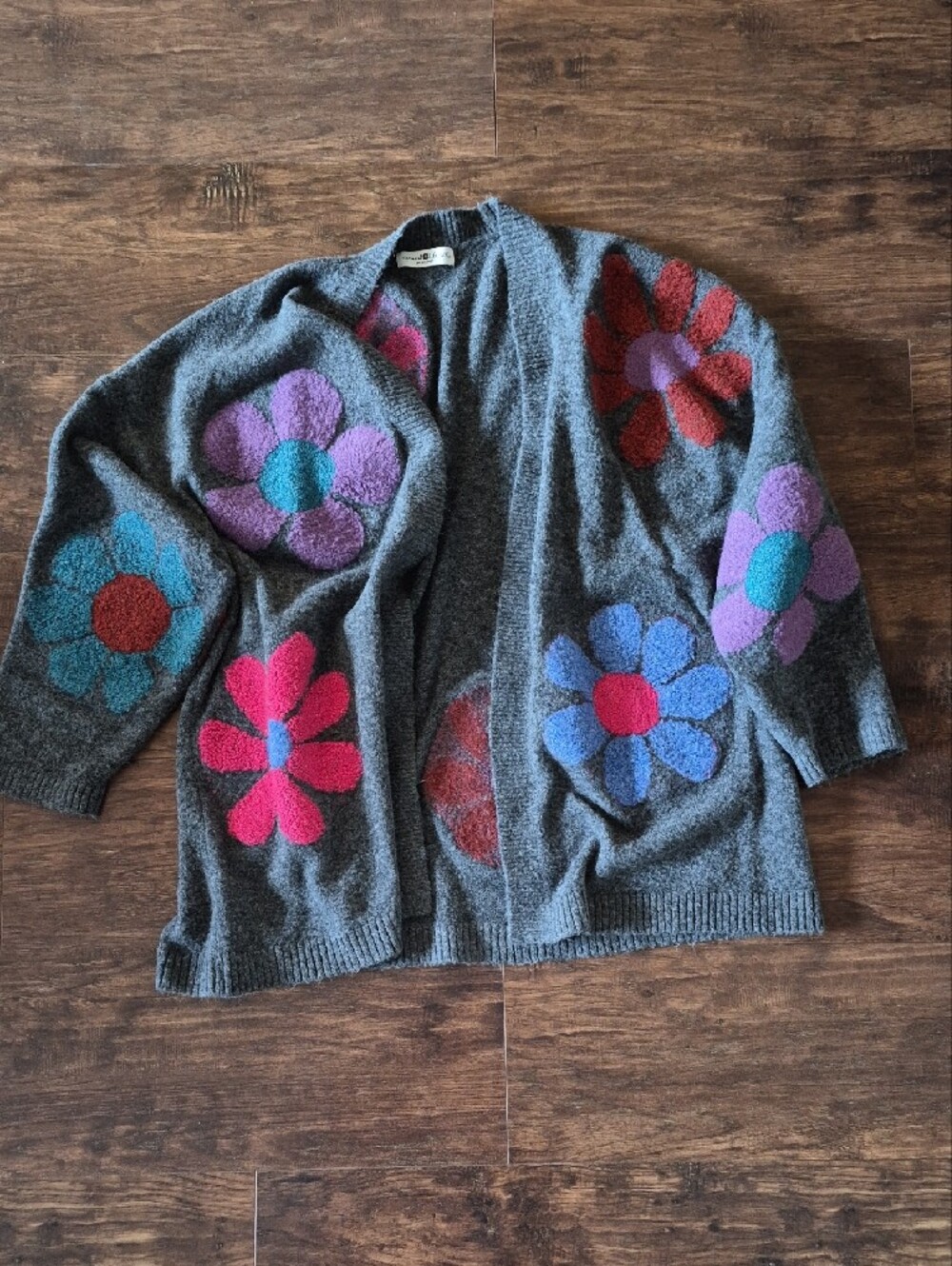 NATURAL LIFE Gray Sweater with Red and Purple Floral Motifs